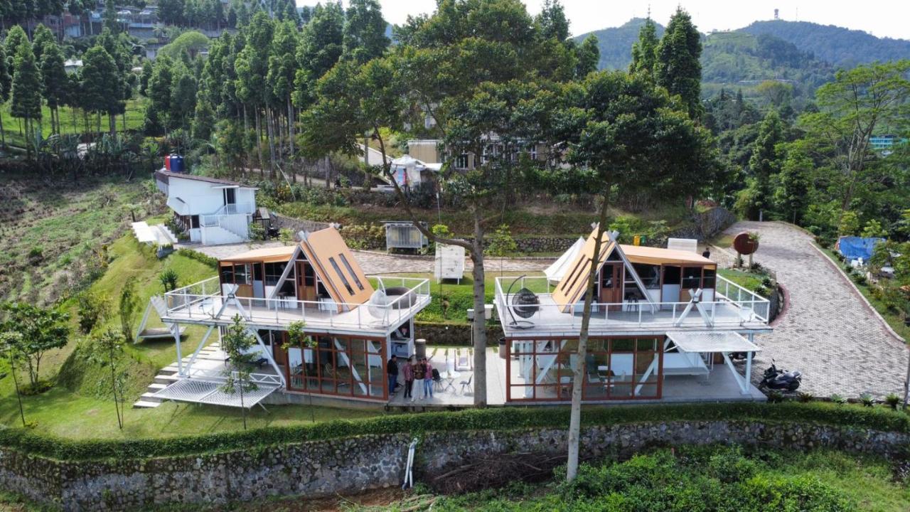 De Pointe Resort & Resto Campaka Exterior photo