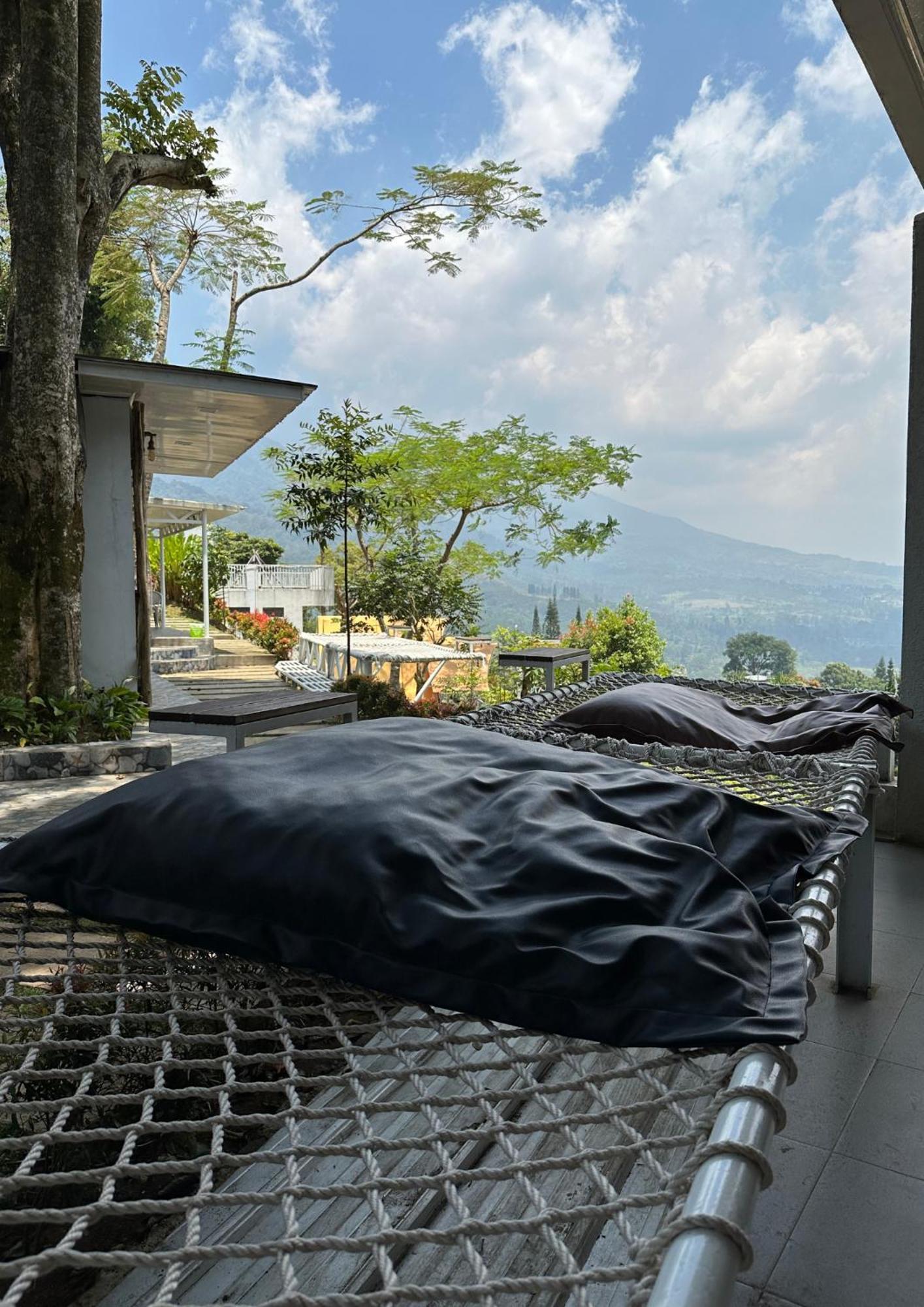 De Pointe Resort & Resto Campaka Exterior photo