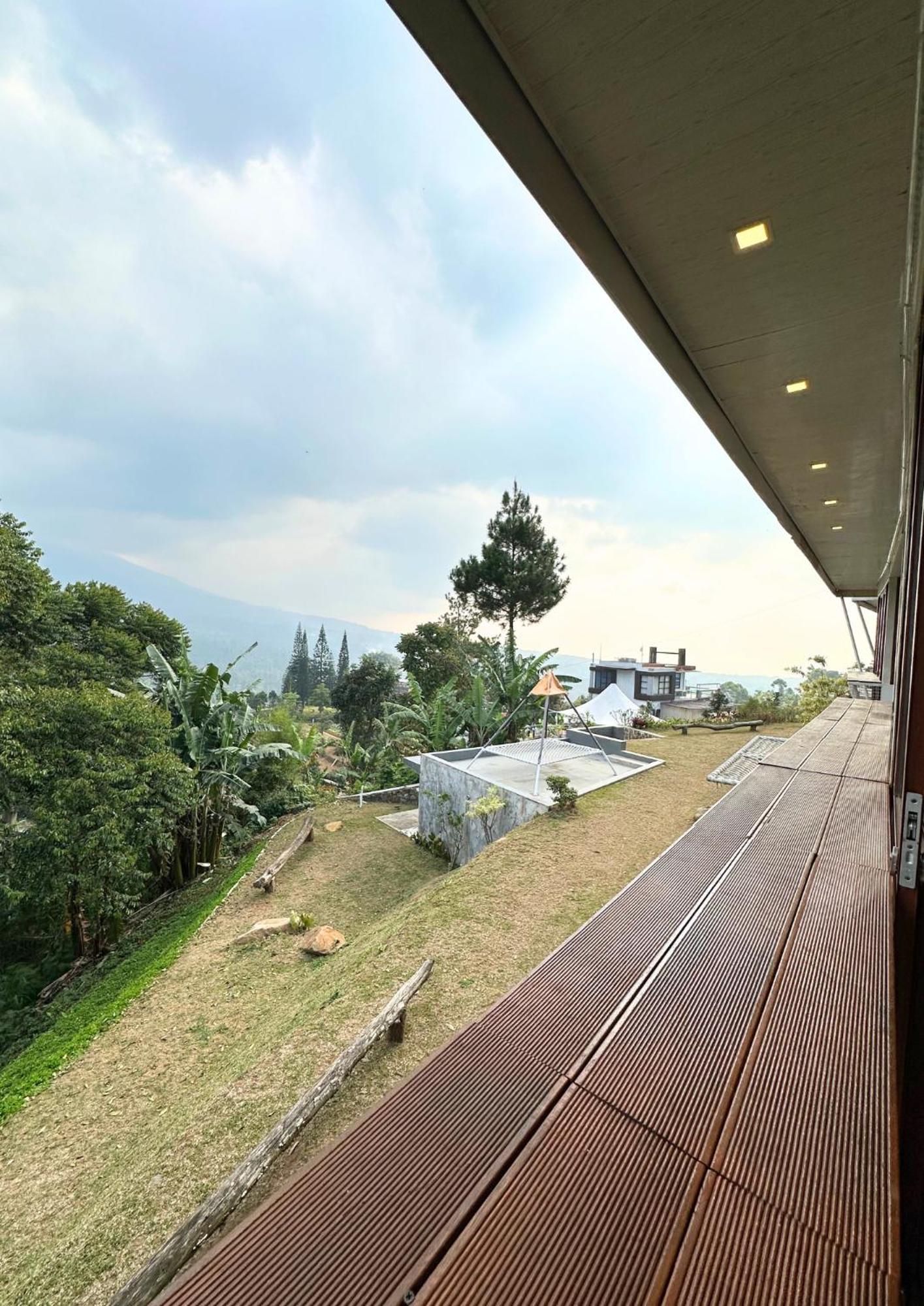 De Pointe Resort & Resto Campaka Exterior photo